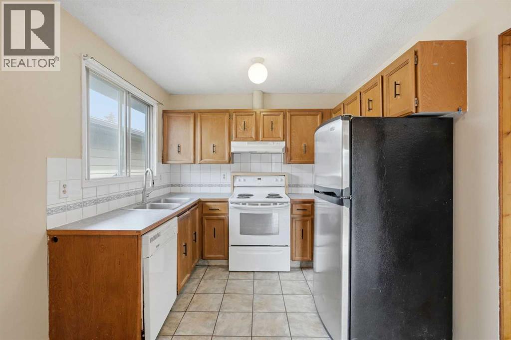 2706 46 Street Se Property Photo 5