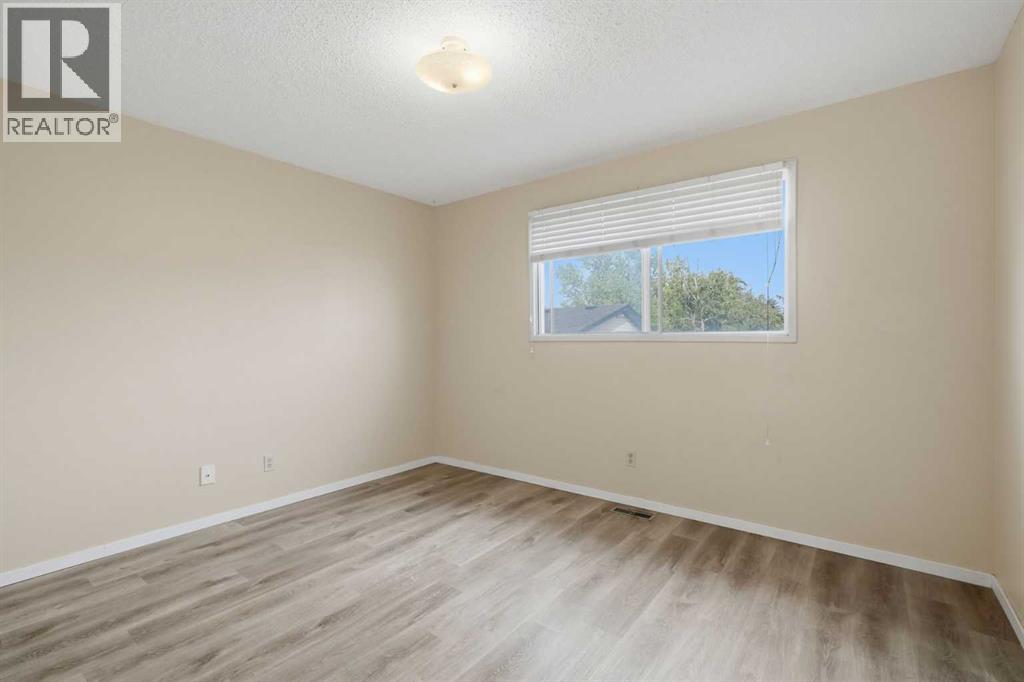 2706 46 Street Se Property Photo 6