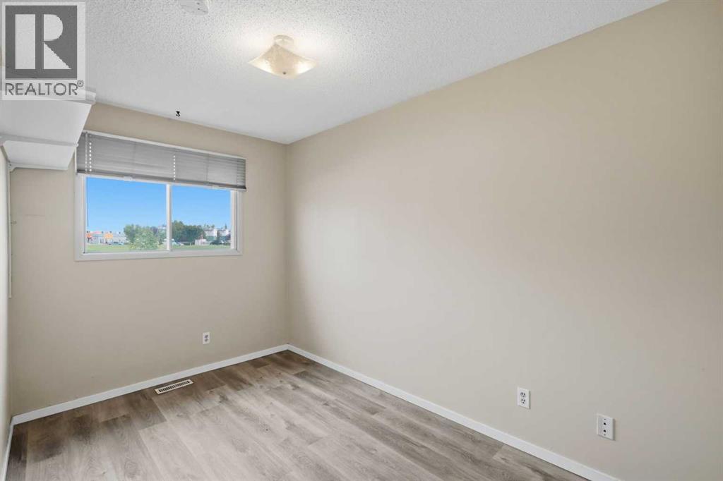 2706 46 Street Se Property Photo 7