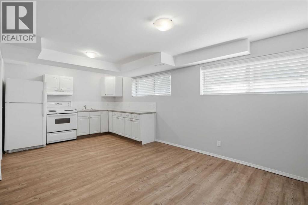 2706 46 Street Se Property Photo 10