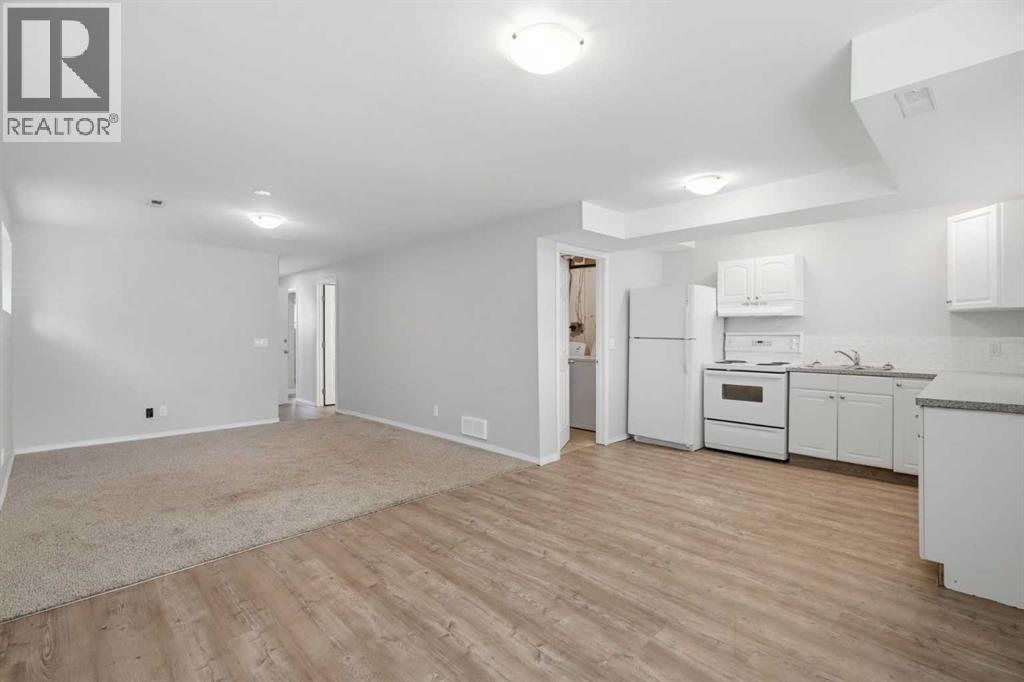 2706 46 Street Se Property Photo 12