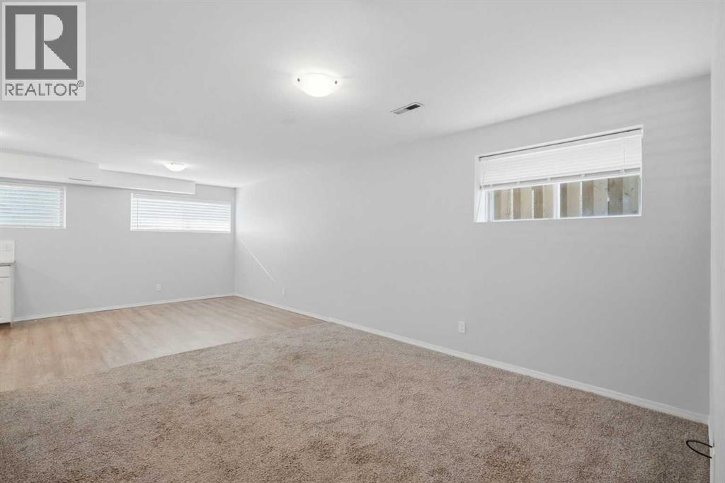 2706 46 Street Se Property Photo 13