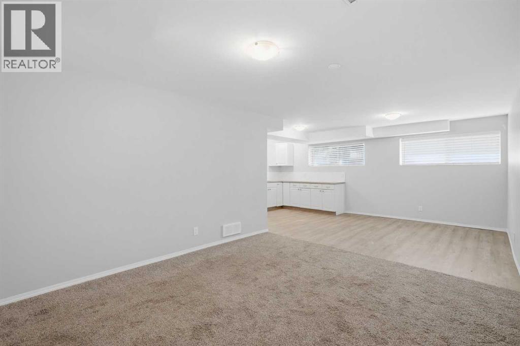 2706 46 Street Se Property Photo 15
