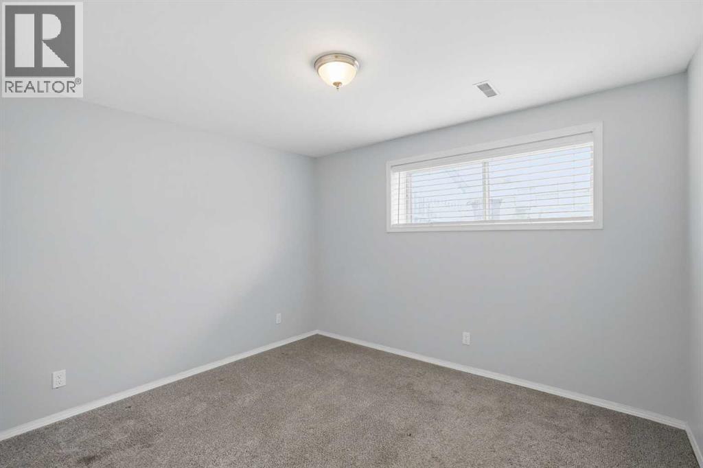 2706 46 Street Se Property Photo 16