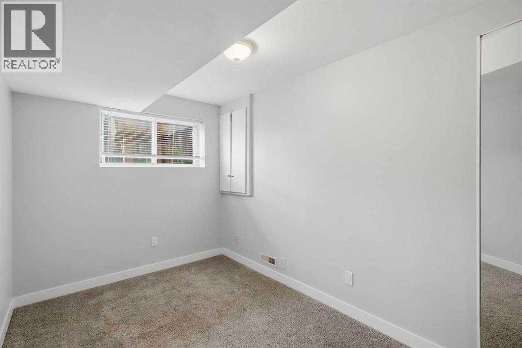 2706 46 Street Se Property Photo 17