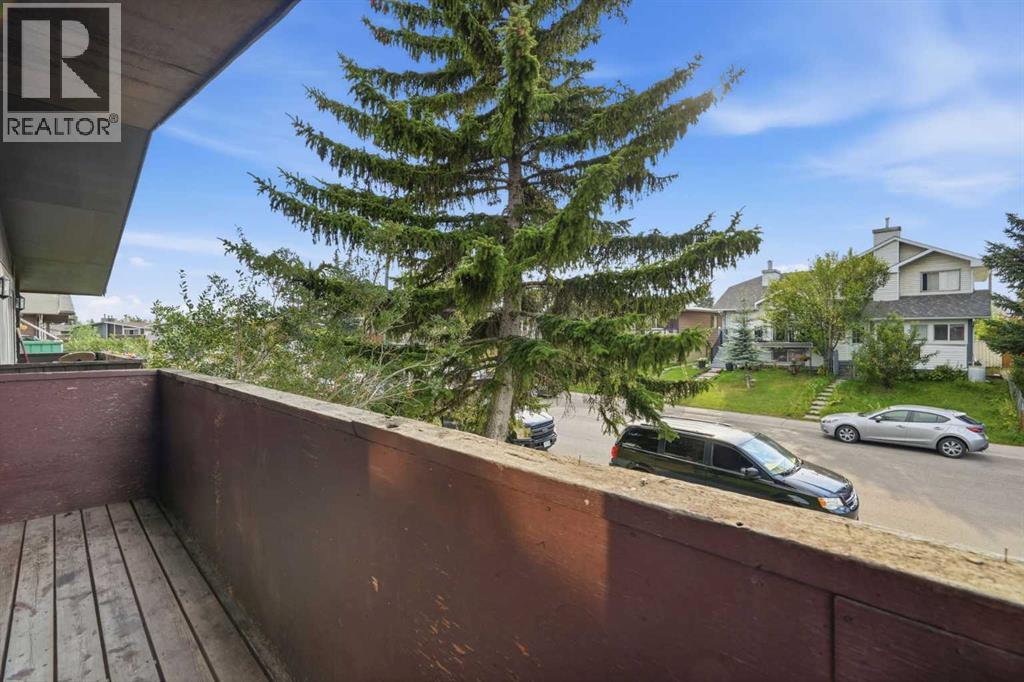 2706 46 Street Se Property Photo 20