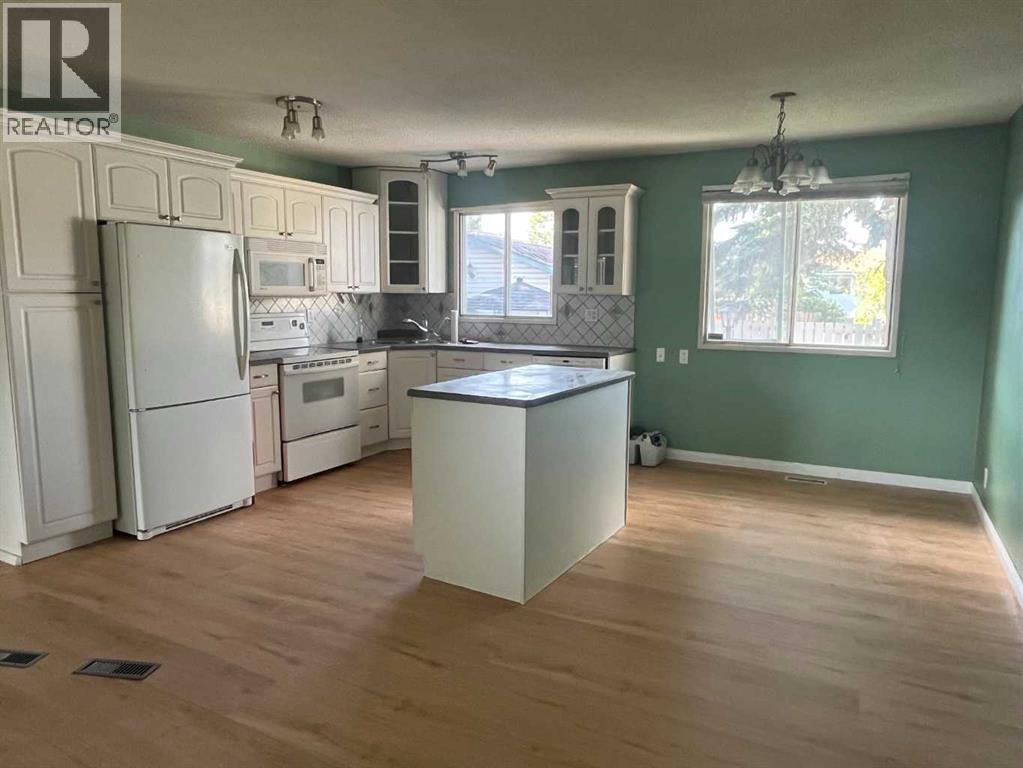 5820 Rundlehorn Drive Ne Property Photo 3