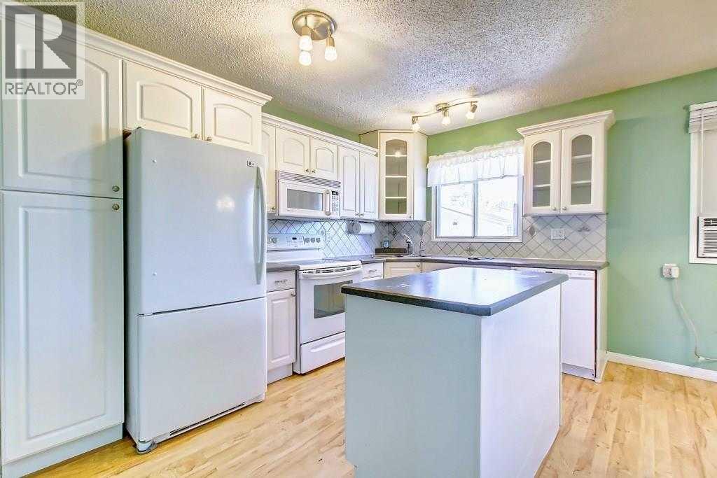 5820 Rundlehorn Drive Ne Property Photo 4