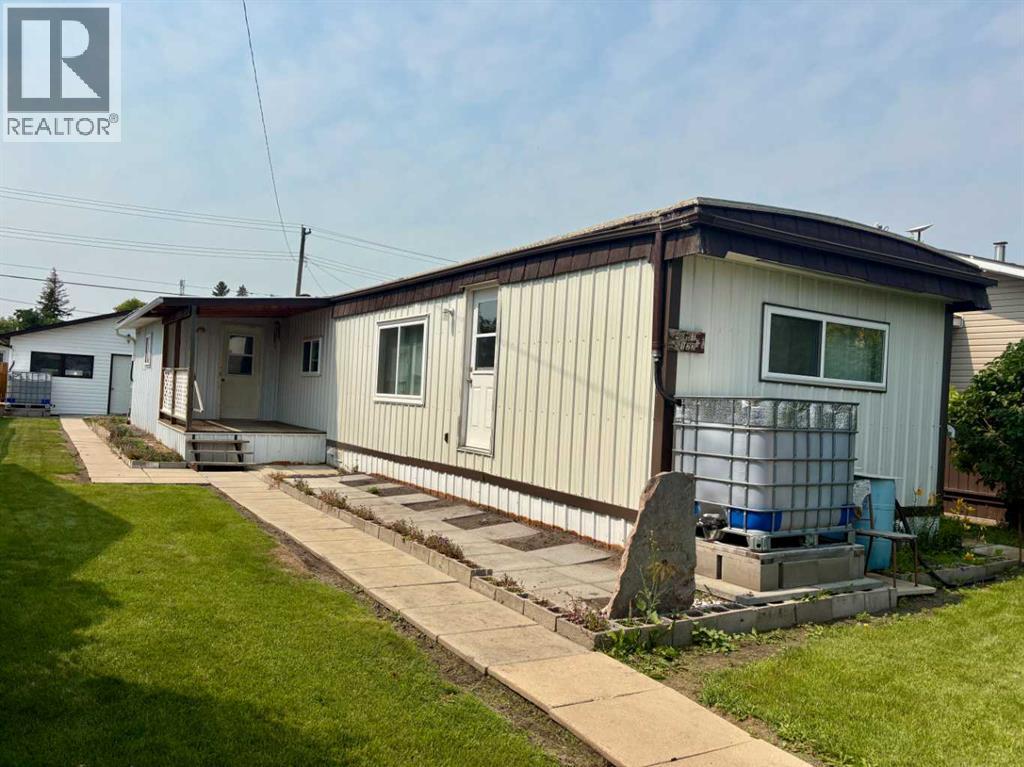 5122 46 Street Property Photo 1