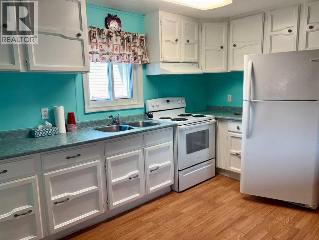 5122 46 Street Property Photo 10