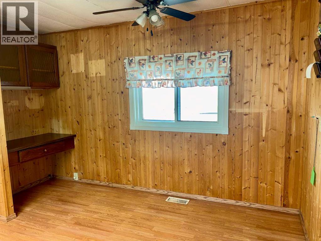 5122 46 Street Property Photo 11