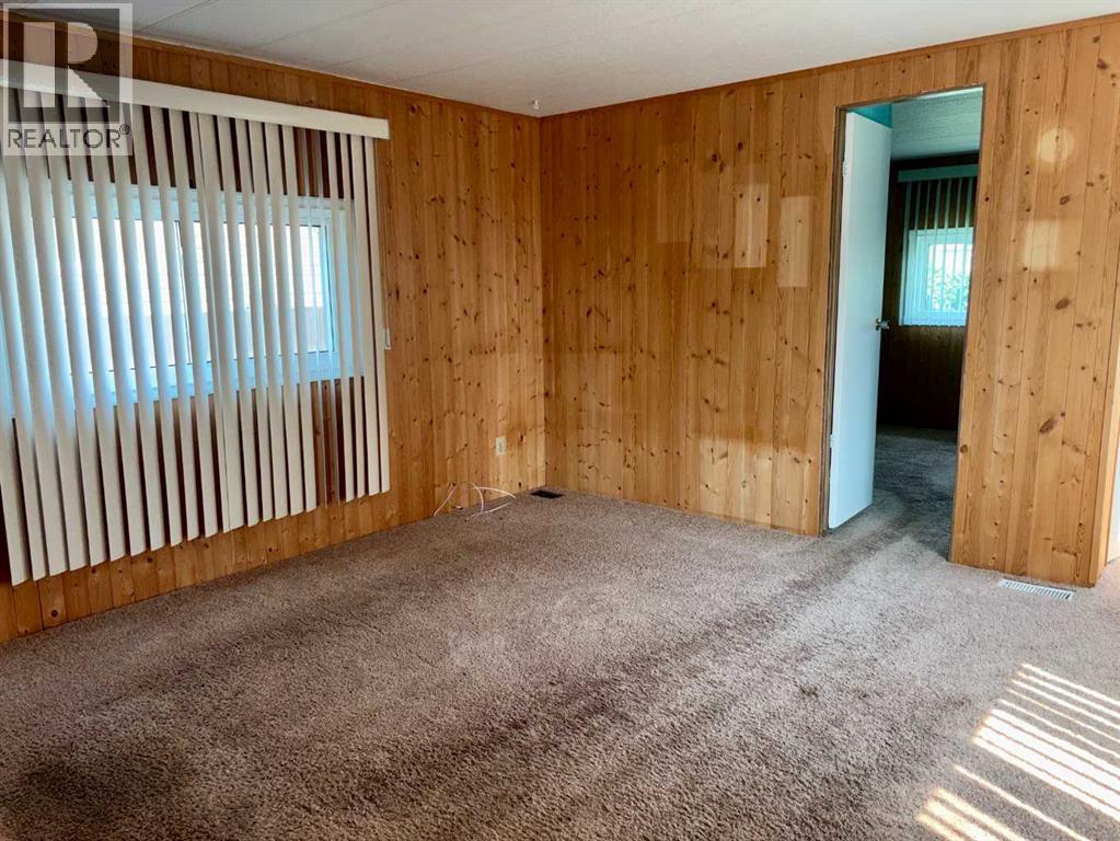 5122 46 Street Property Photo 13