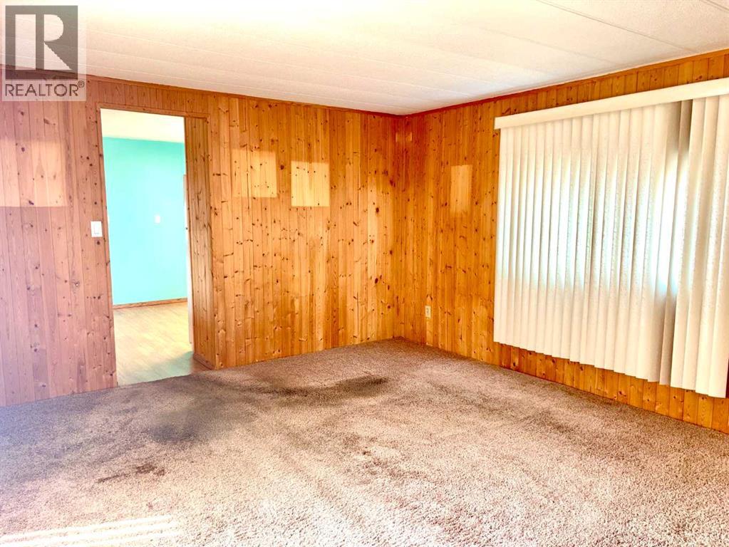 5122 46 Street Property Photo 14