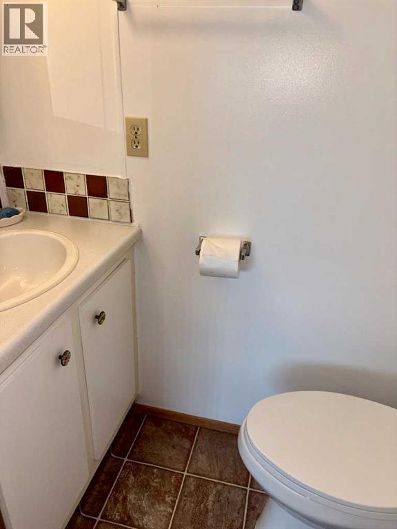 5122 46 Street Property Photo 16
