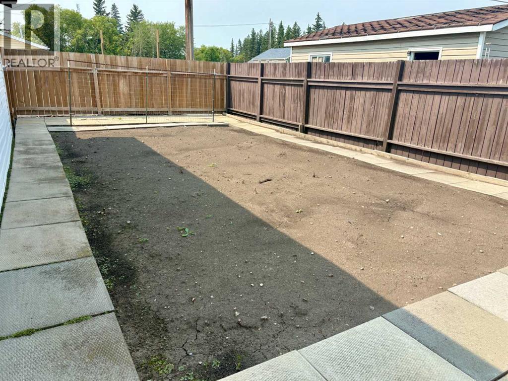 5122 46 Street Property Photo 20