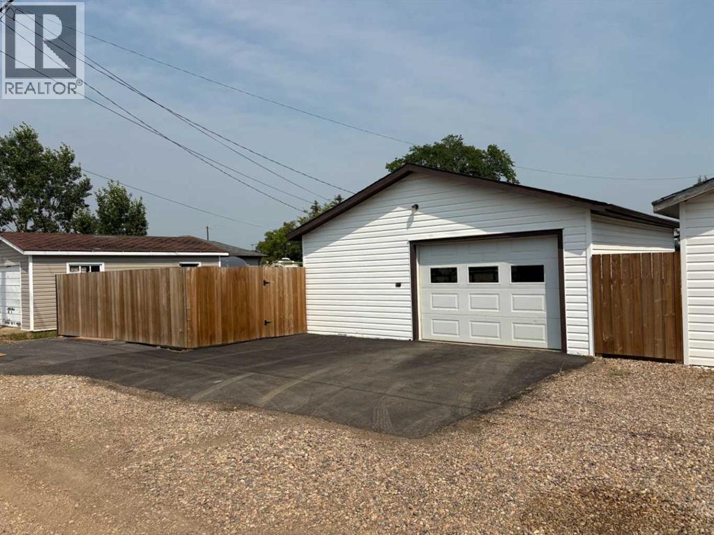 5122 46 Street Property Photo 22
