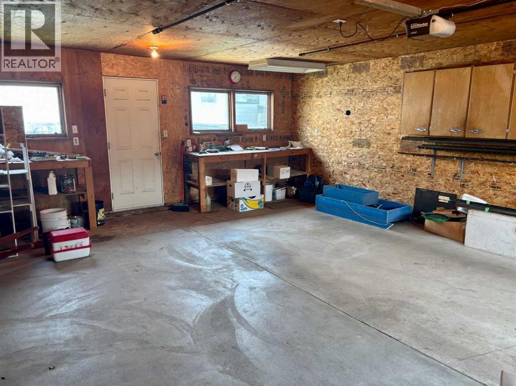 5122 46 Street Property Photo 23