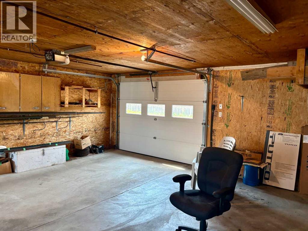 5122 46 Street Property Photo 24