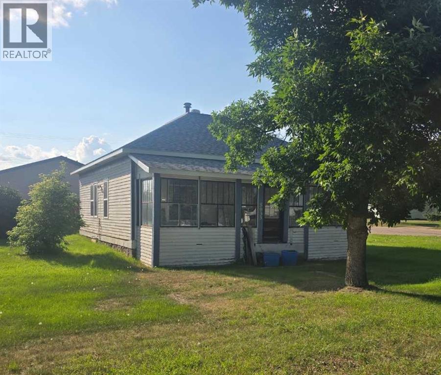 5033 49a Street Property Photo 1