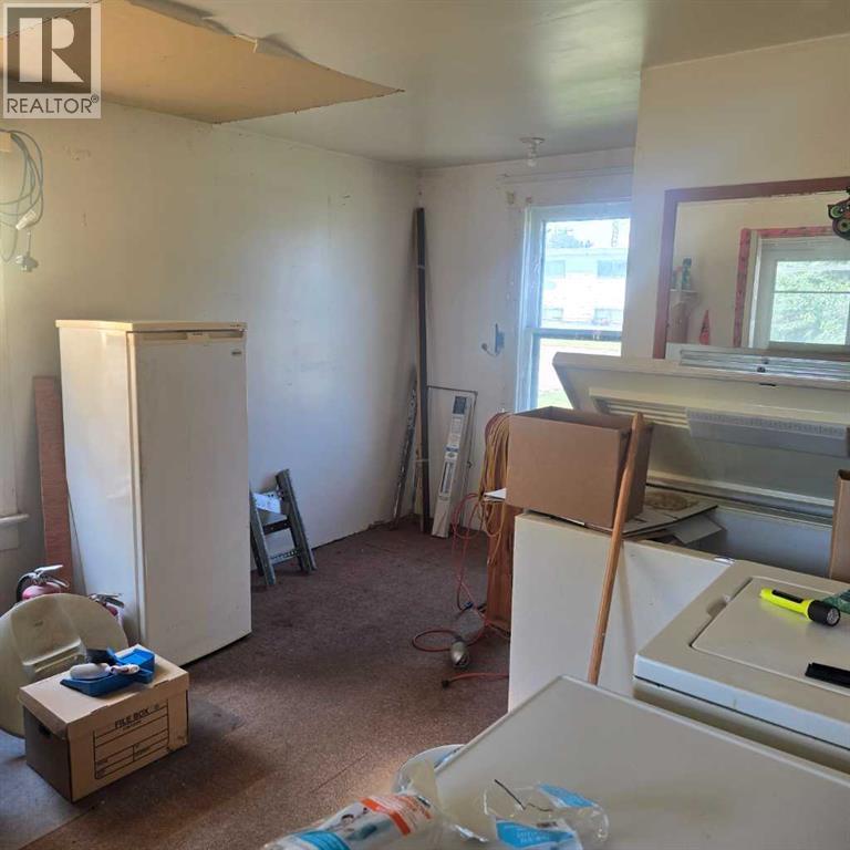 5033 49a Street Property Photo 2
