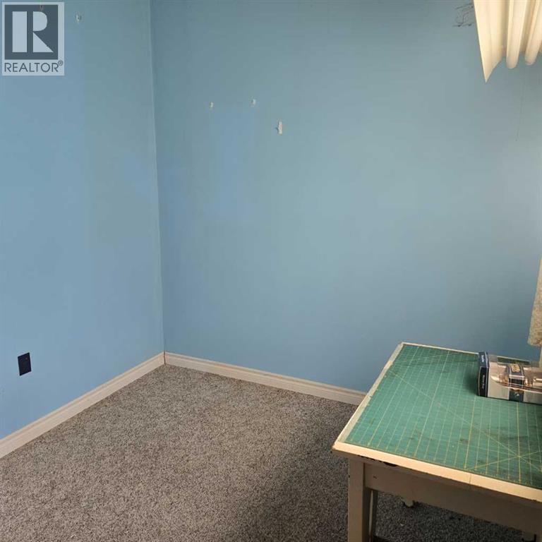 5033 49a Street Property Photo 4