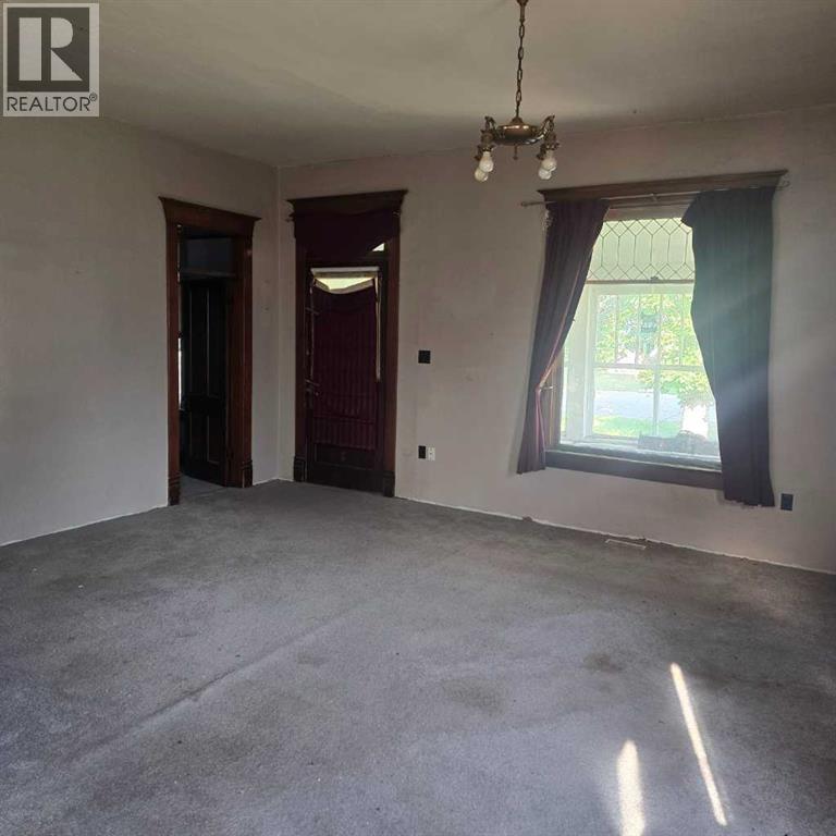 5033 49a Street Property Photo 5
