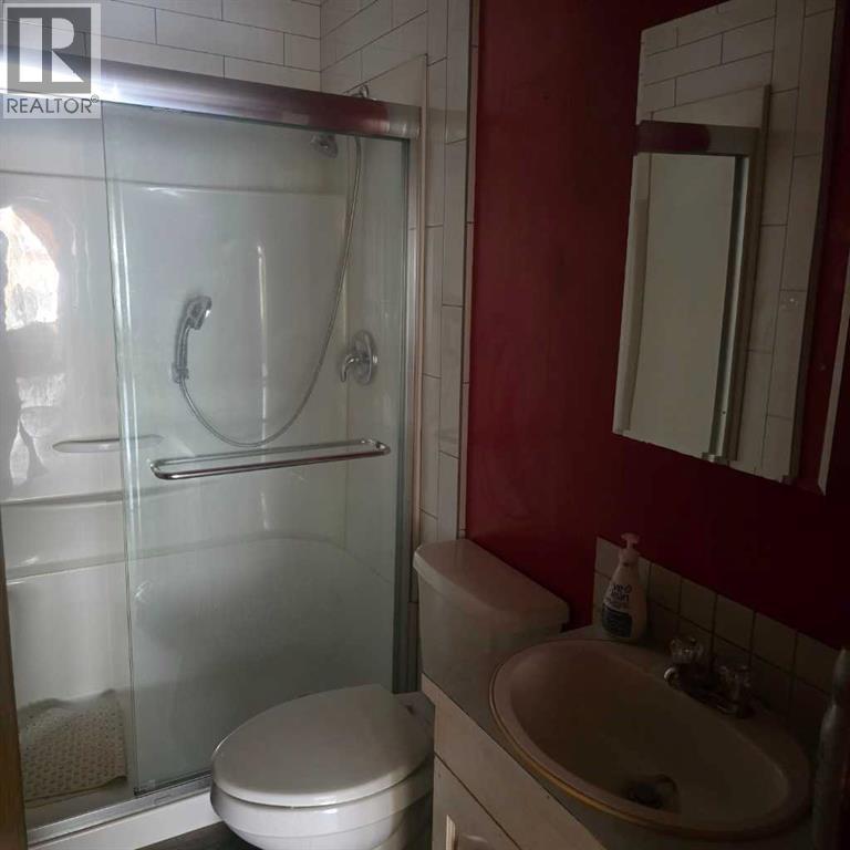 5033 49a Street Property Photo 6