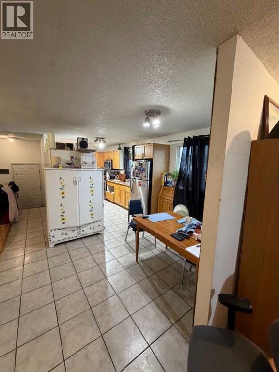 9835 96 Avenue Property Photo 2