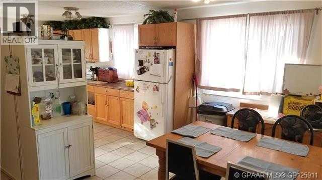 9835 96 Avenue Property Photo 3