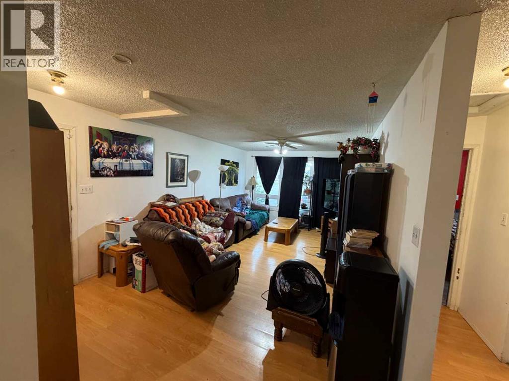 9835 96 Avenue Property Photo 6