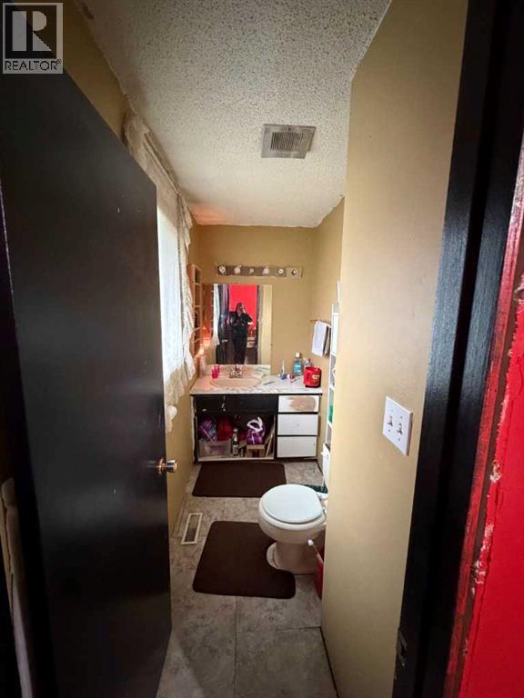 9835 96 Avenue Property Photo 8