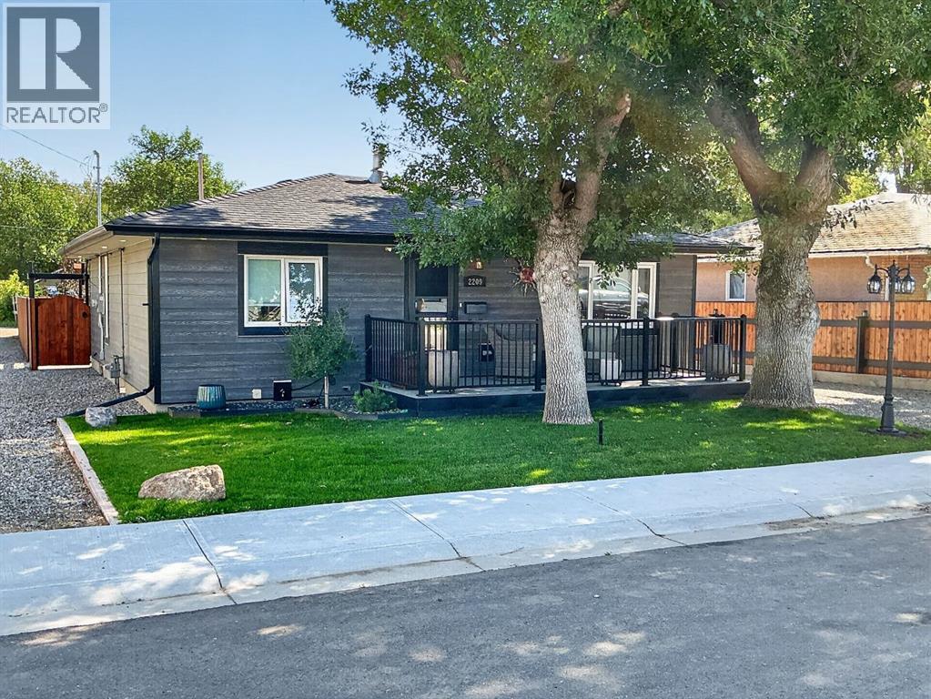 2209 14 Street Property Photo 1
