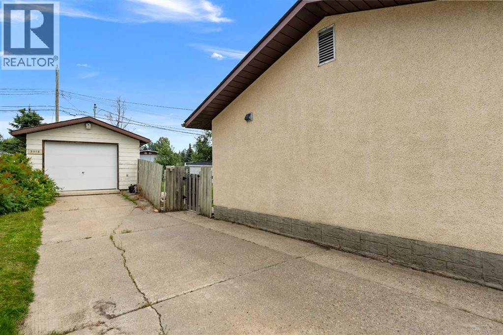 5415 Willock Crescent Property Photo 4
