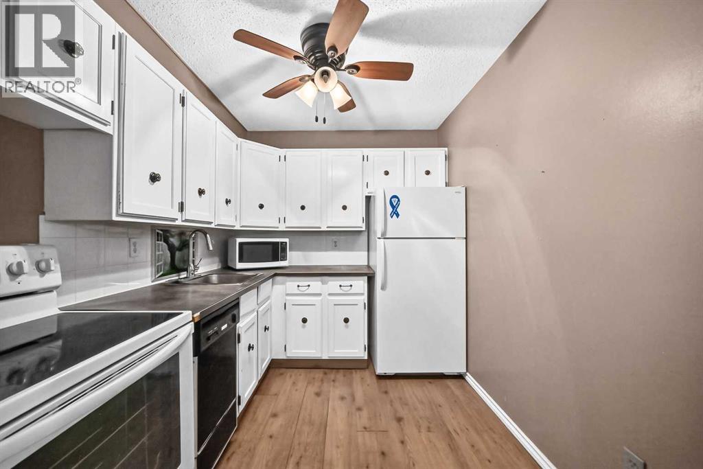 315 Southampton Drive Southwest Property Photo 4