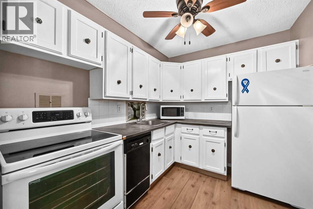 315 Southampton Drive Southwest Property Photo 5