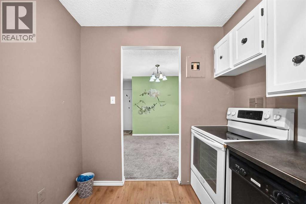 315 Southampton Drive Southwest Property Photo 7