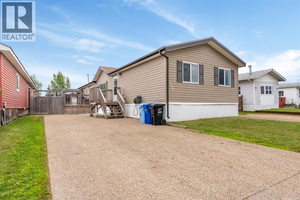 224 Clausen Crescent Property Photo 1
