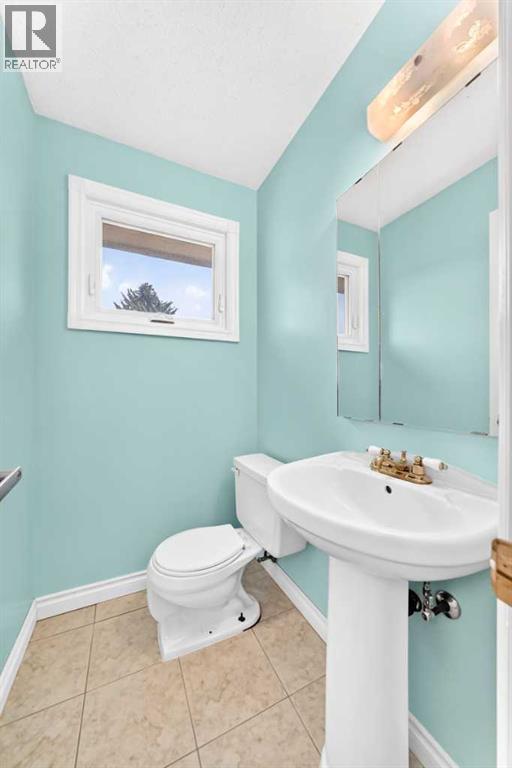 136 Midlawn Close Se Property Photo 18