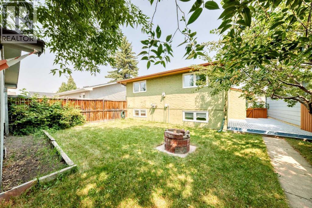 136 Midlawn Close Se Property Photo 38