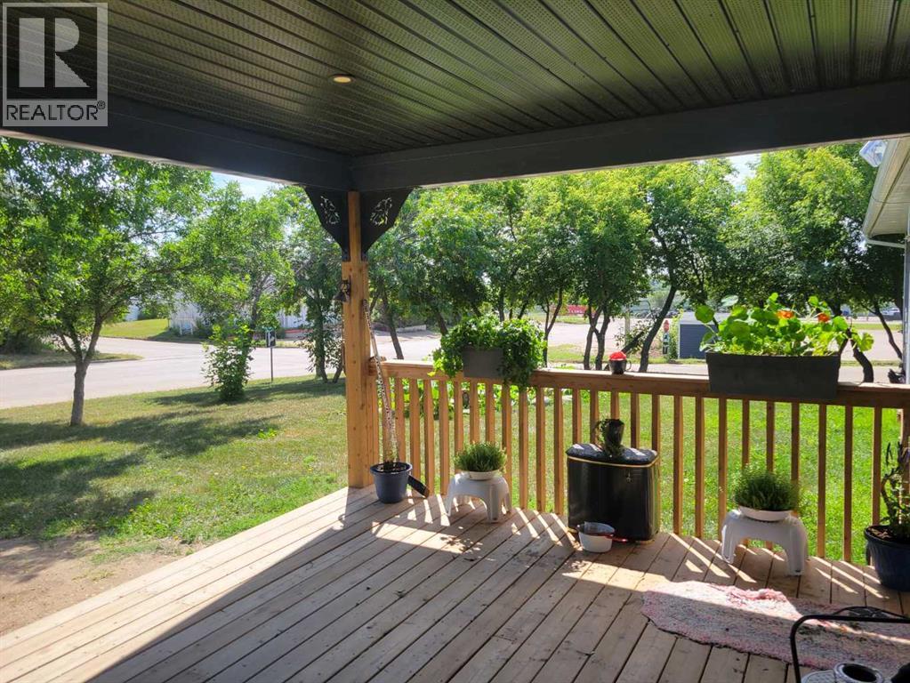 4908 47 Street Property Photo 5