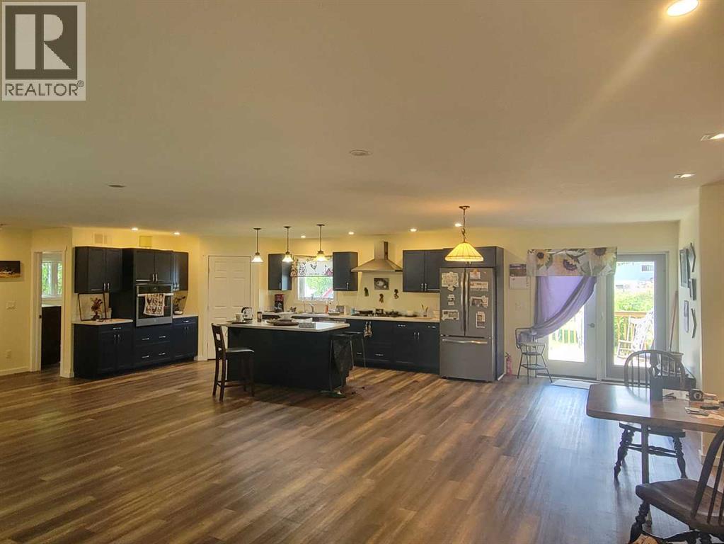 4908 47 Street Property Photo 8