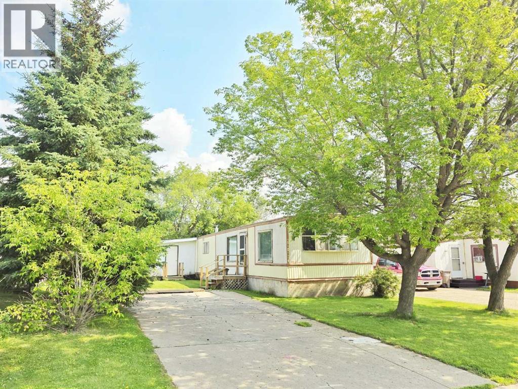 4206 54 Street Property Photo 2