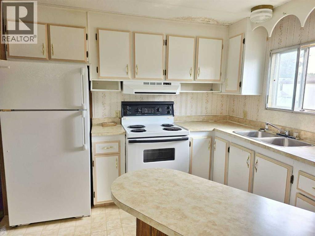 4206 54 Street Property Photo 5