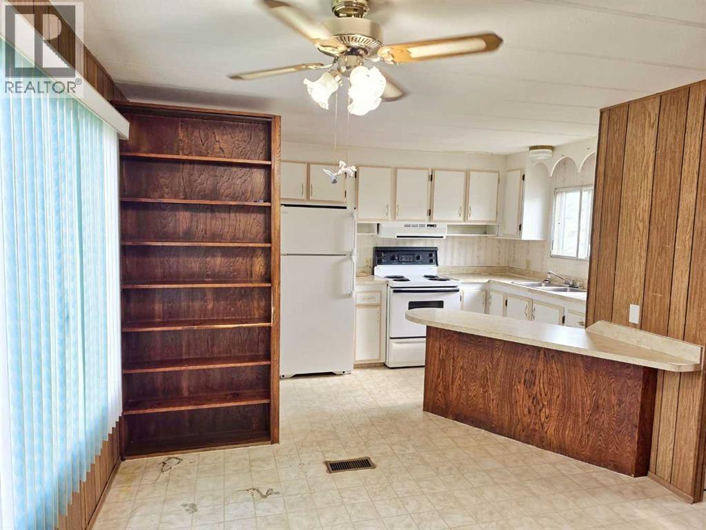 4206 54 Street Property Photo 6