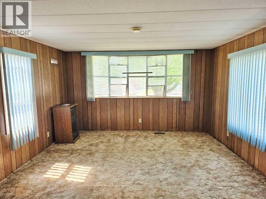 4206 54 Street Property Photo 8
