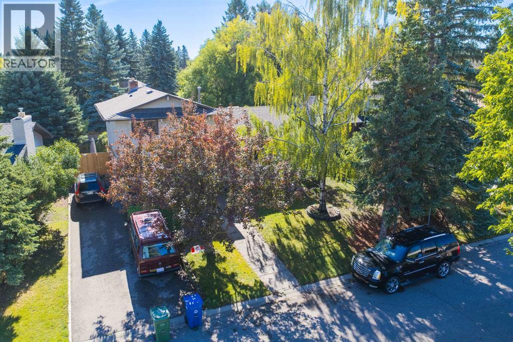 544 Brookmere Crescent Sw Property Photo 4