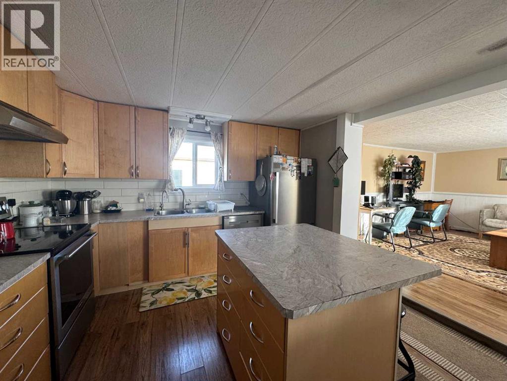 2715 Westside Drive West Property Photo 4