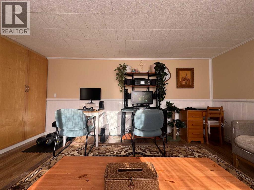 2715 Westside Drive West Property Photo 8