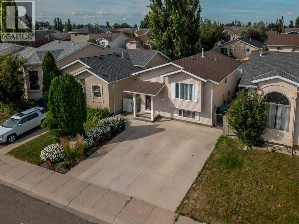 94 Assiniboia Way W Property Photo 1