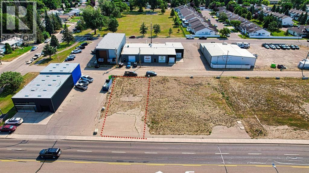 820 2 Street W Property Photo 3